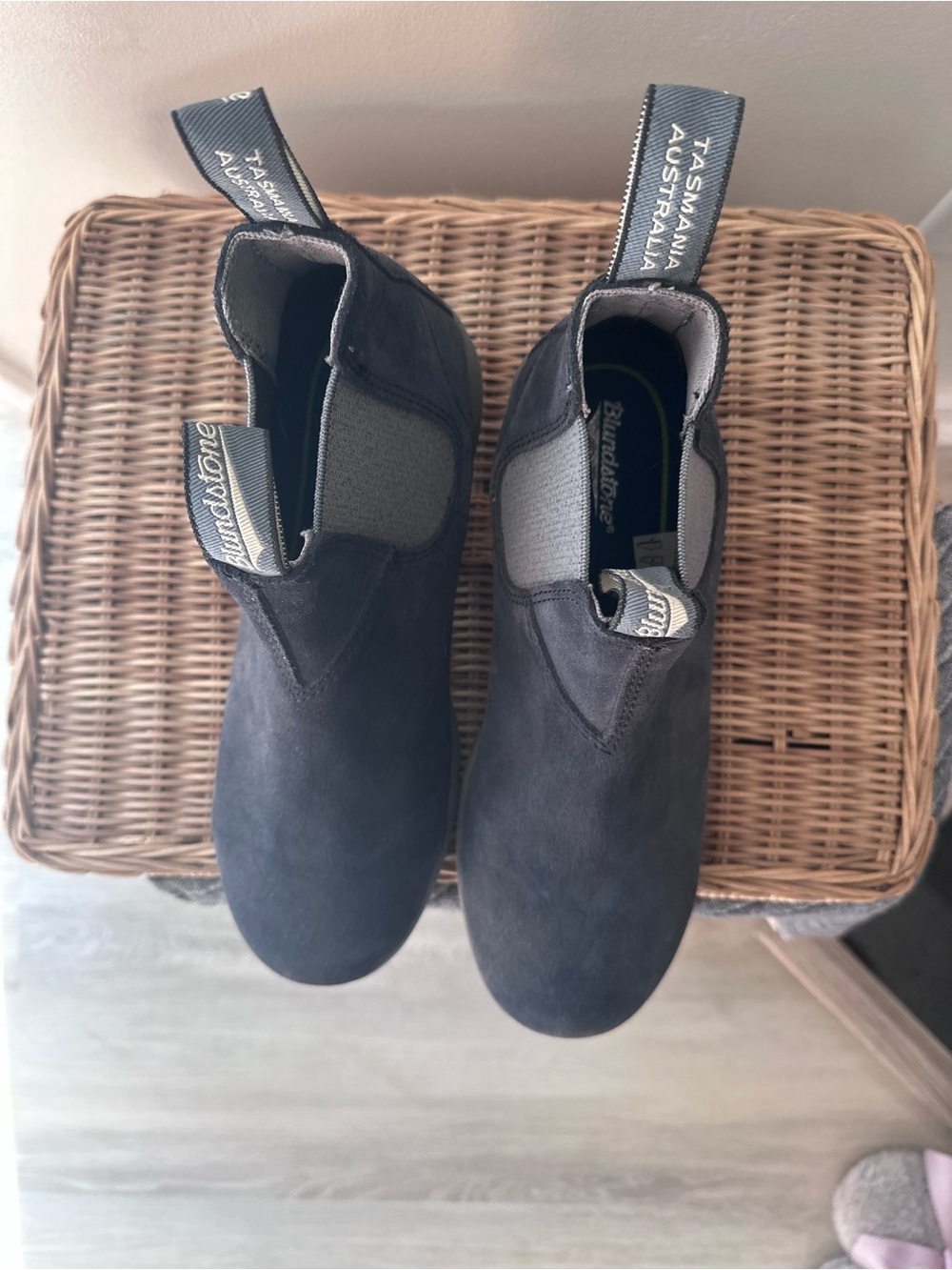 Blundstone Chelsea Boots in Navy - Picture 3 of 6